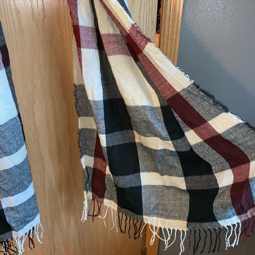 Light Scarf - Picture 4 of 4